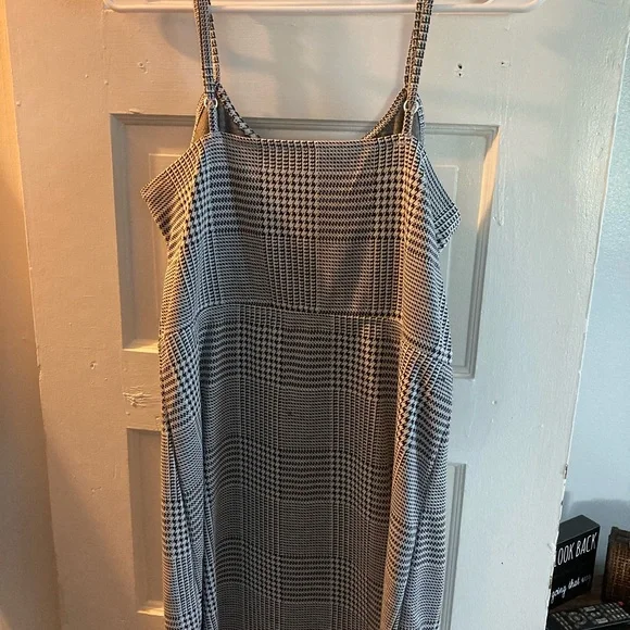 Summer Dress - Picture 5 of 8